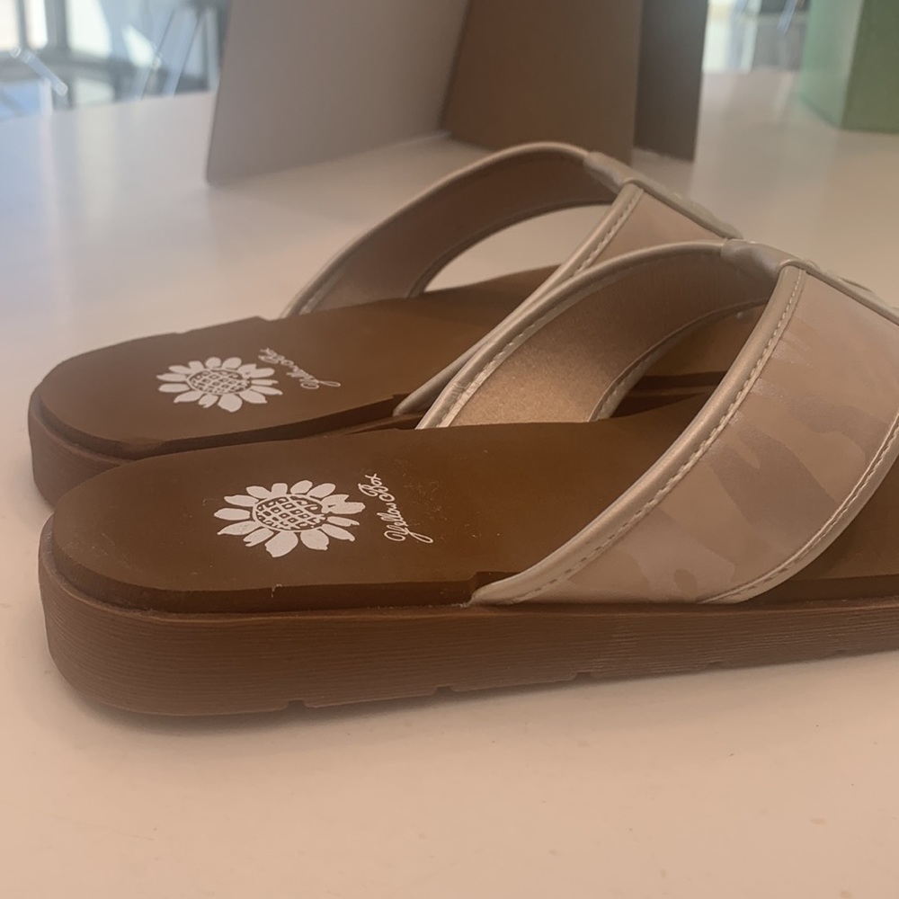 Yellow Box camo flip flops - Picture 4 of 10